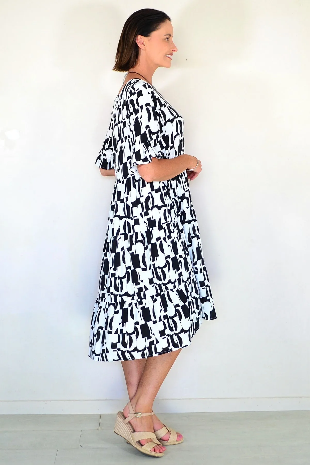 Black White Abstract Tiered Tunic Dress